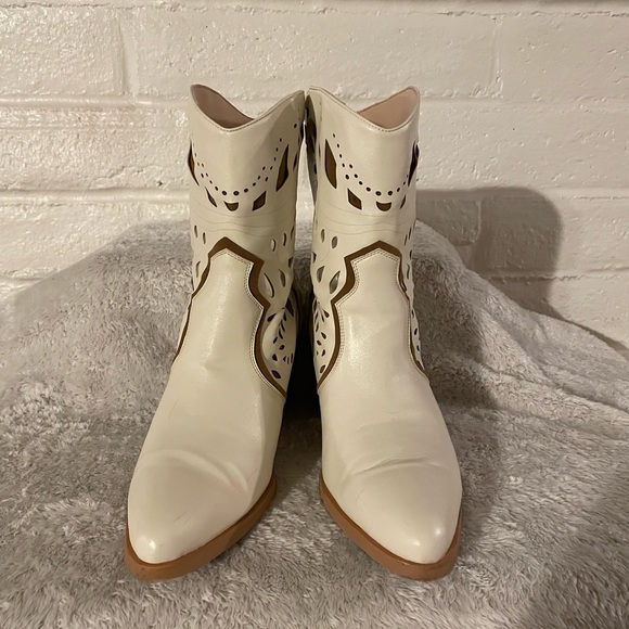 Cream Leather Cut-out Short Western Boots with Suede trim, Size 10 - Picture 3 of 6